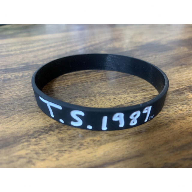 Taylor Swift テイラースイフト 1989 ラバーバンド ライブグッズ チケットの音楽(海外アーティスト)の商品写真
