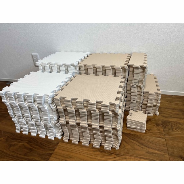 西松屋ジョイントマット　組み合わせマット128枚　直線パーツ52枚 キッズ/ベビー/マタニティの寝具/家具(フロアマット)の商品写真