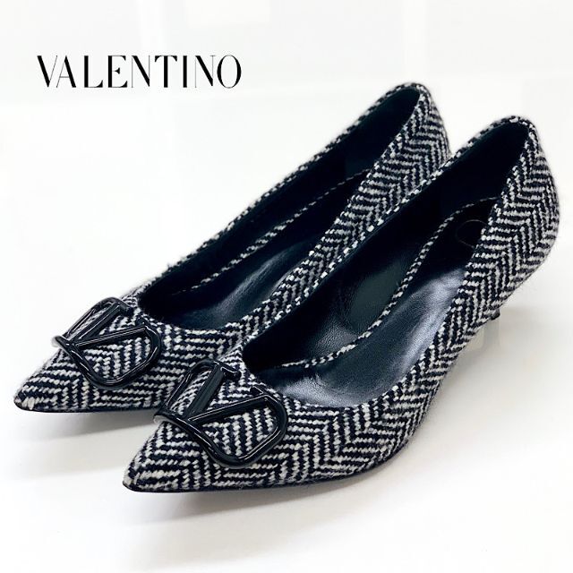 VALENTINO(ヴァレンティノ)の5807 ヴァレンティノ ウール Vロゴ 柄 パンプス ブラック ホワイト レディースの靴/シューズ(ハイヒール/パンプス)の商品写真