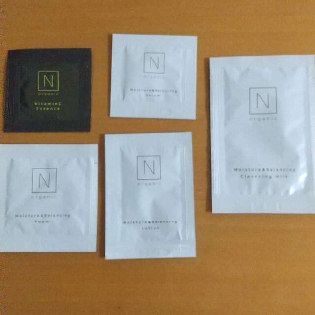 N organic(エヌオーガニック)の値下げ　Nオーガニック　サンプル　5点 コスメ/美容のスキンケア/基礎化粧品(化粧水/ローション)の商品写真