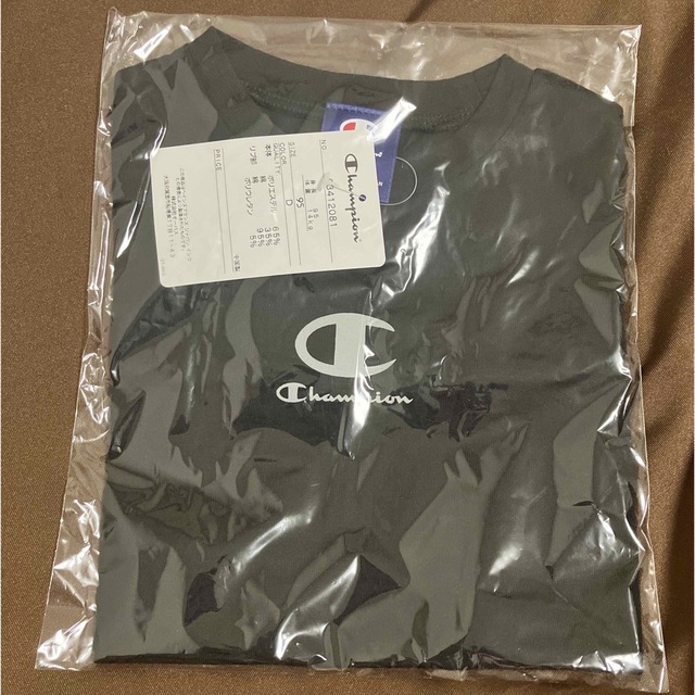 Champion(チャンピオン)の【新品未使用】Champion  チャンピオン ロゴ 長袖Tシャツ 95 キッズ/ベビー/マタニティのキッズ服男の子用(90cm~)(Tシャツ/カットソー)の商品写真