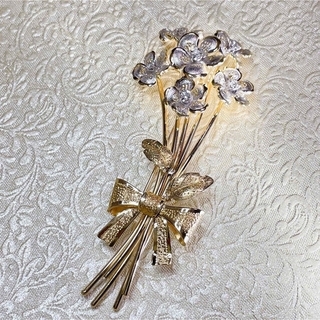K18 ダイヤモンド　綺麗な花束ブローチ