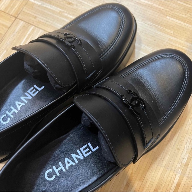 23.5 お値引き美品　シャネル　ローファー　厚底　CHANEL レディースの靴/シューズ(ローファー/革靴)の商品写真