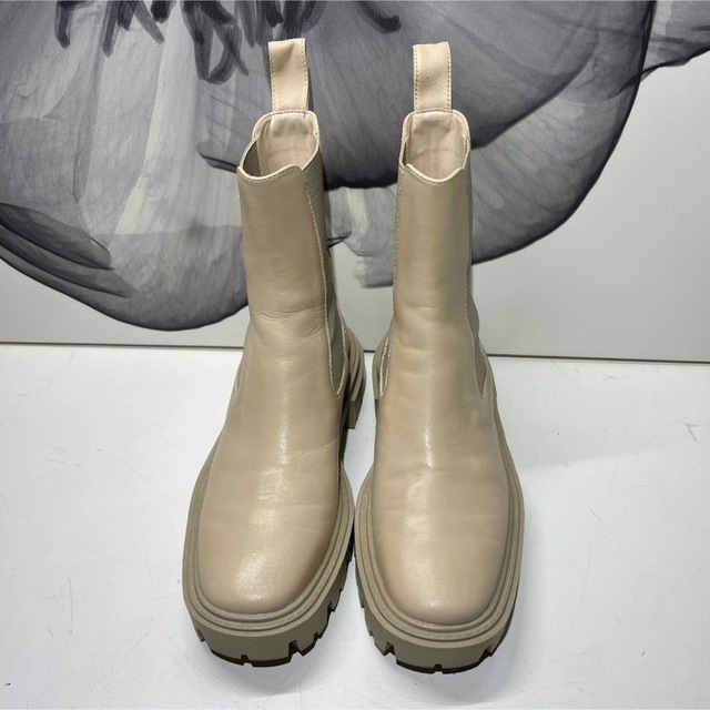 ZARA - ZARA ザラ レザー フラット アンクルブーツ サイドゴア ZARA - ZARA ザラ レザー フラット アンクルブーツ サイドゴア