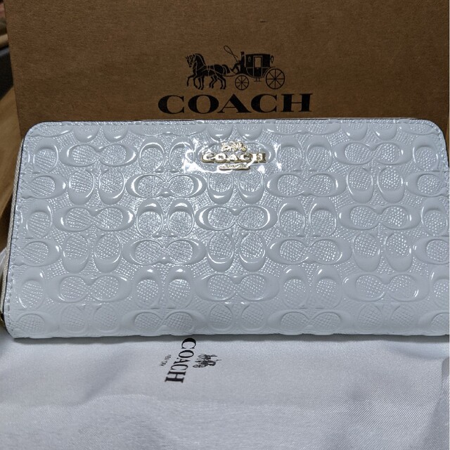 COACH  長財布　型押しシグネチャー　白