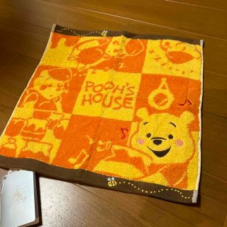 クマノプーサン(くまのプーさん)の新品🌟くまのプーさん🌟ハンドタオル🌟ディズニーストア(キャラクターグッズ)