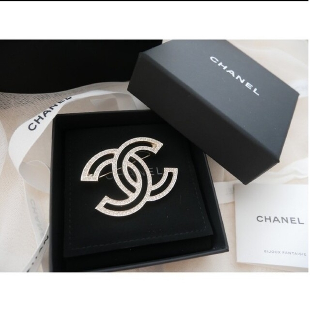 【新品未使用】CHANEL　ブローチ