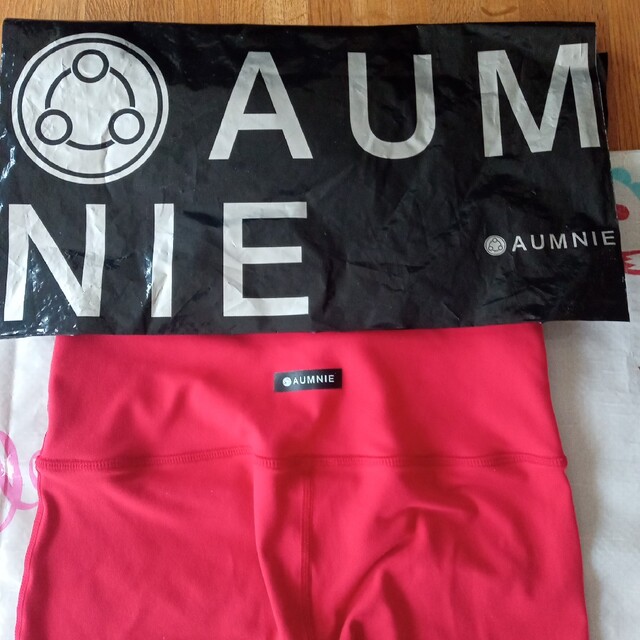 AUMNIE(アムニー)の新同★アムニー/AUMNIE★クロップドレギンスCHAKRA CROPS 2.0 スポーツ/アウトドアのトレーニング/エクササイズ(ヨガ)の商品写真