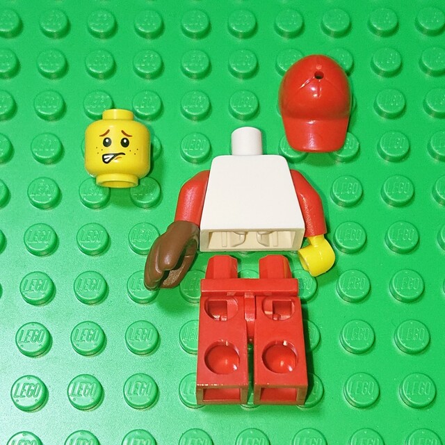 Lego(レゴ)の【新品】LEGO 野球少年《Ｃ１》レゴ ミニフィギュア アイテム キッズ/ベビー/マタニティのおもちゃ(知育玩具)の商品写真