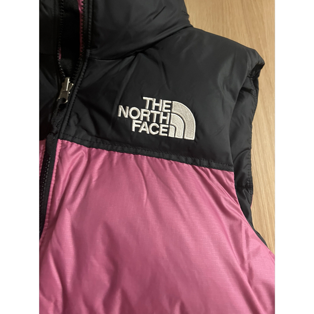 THE NORTH FACE(ザノースフェイス)の新品　新作　海外限定　THE NORTH FACEノースフェイス　ヌプシベストS メンズのジャケット/アウター(ダウンベスト)の商品写真