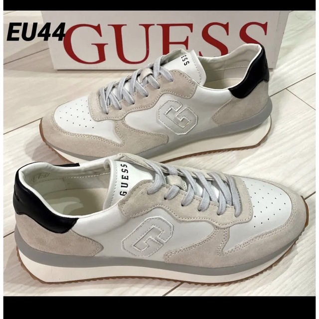 GUESS(ゲス)の【新品】GUESS (ゲス)  クリームホワイト  43 メンズの靴/シューズ(スニーカー)の商品写真