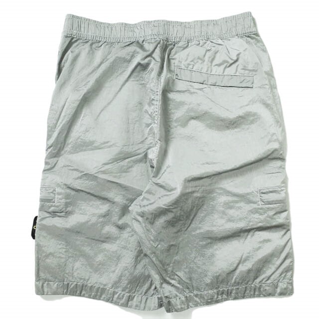 約22cmワタリ幅STONE ISLAND ストーンアイランド 22SS Garment-Dye Nylon Metal Shirring Shorts ガーメントダイナイロンメタルシャーリングショーツ 7615L1721 31 SILVER イージー ショートパンツ ボトムス【STONE ISLAND】