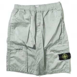 約22cmワタリ幅STONE ISLAND ストーンアイランド 22SS Garment-Dye Nylon Metal Shirring Shorts ガーメントダイナイロンメタルシャーリングショーツ 7615L1721 31 SILVER イージー ショートパンツ ボトムス【STONE ISLAND】