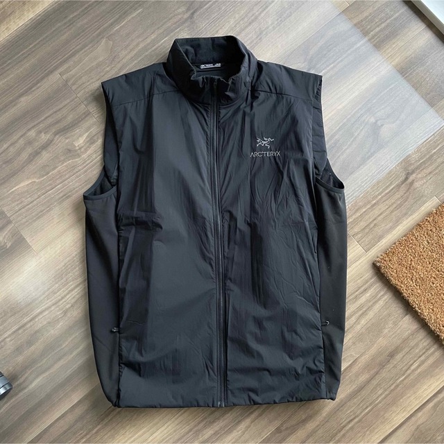 ARC'TERYX(アークテリクス)のアークテリクス アトム LT ベスト メンズ - Black / XL メンズのジャケット/アウター(ナイロンジャケット)の商品写真