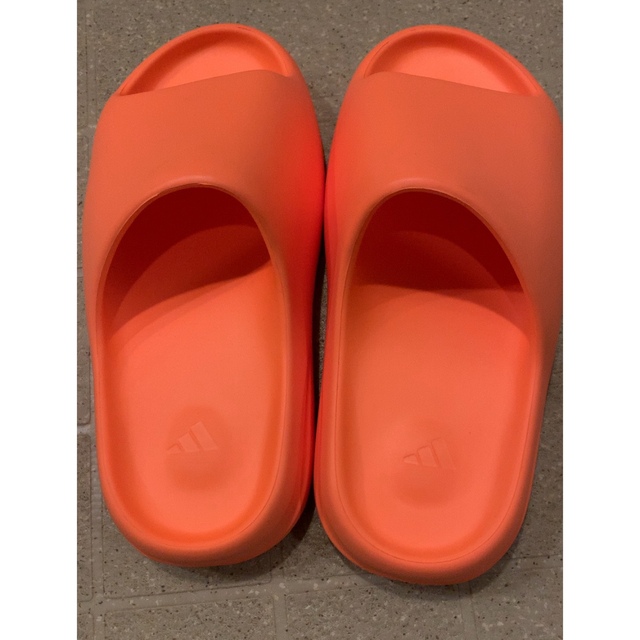 YEEZY（adidas）(イージー)のYEEZY Slide "Enflame Orange"  25.5cm メンズの靴/シューズ(サンダル)の商品写真