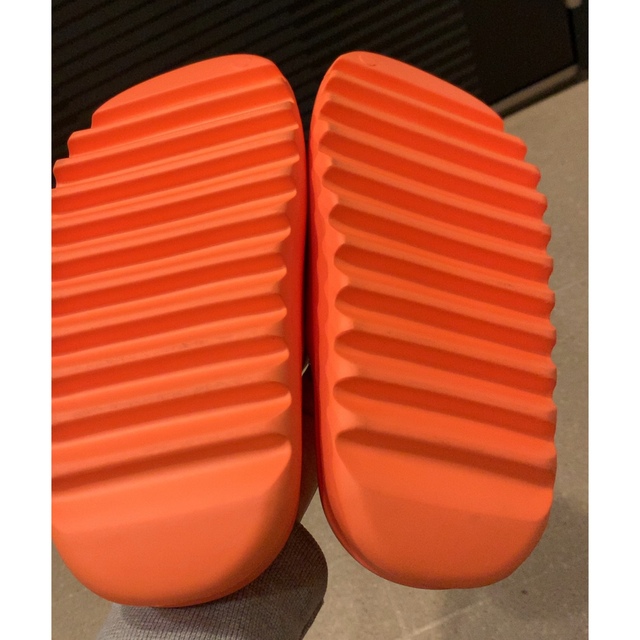 YEEZY（adidas）(イージー)のYEEZY Slide "Enflame Orange"  25.5cm メンズの靴/シューズ(サンダル)の商品写真