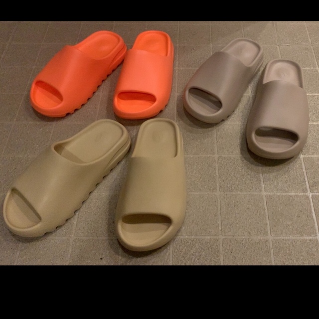 YEEZY（adidas）(イージー)のYEEZY Slide "Enflame Orange"  25.5cm メンズの靴/シューズ(サンダル)の商品写真