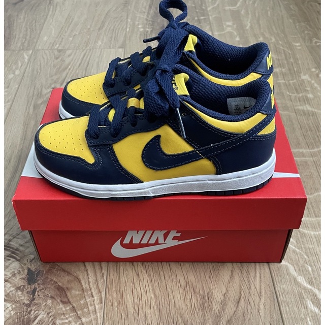 NIKE(ナイキ)のNIKE DUNK LOW PS Michigan 17cm キッズ/ベビー/マタニティのキッズ靴/シューズ(15cm~)(スニーカー)の商品写真