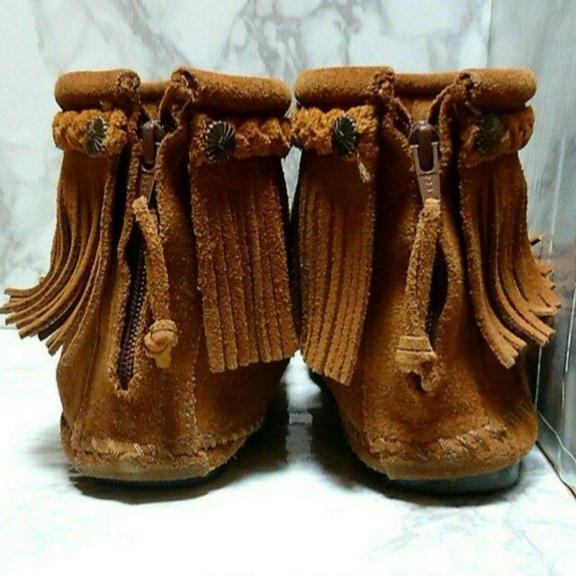 Minnetonka(ミネトンカ)のミネトンカ 23cm ショートブーツ フリンジブーツ ブラウン レディースの靴/シューズ(ブーツ)の商品写真