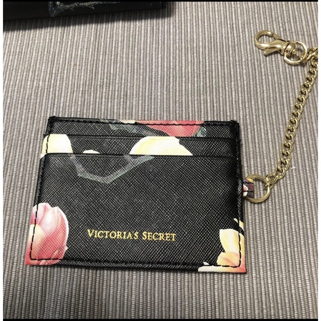 Victoria's Secret(ヴィクトリアズシークレット)の新品ヴィクトリアシークレット♡定期入れ付き花柄長財布♡ レディースのファッション小物(財布)の商品写真