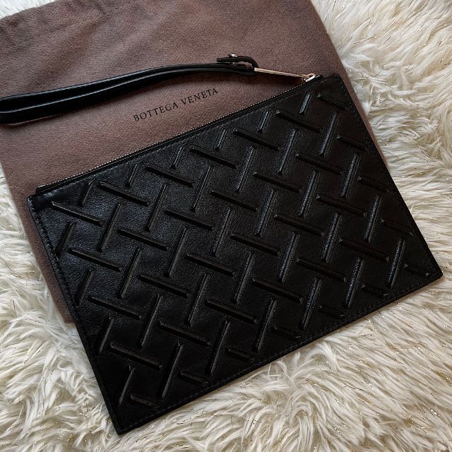 Bottega Veneta(ボッテガヴェネタ)の新品【Bottega Veneta】レザー製 ミニクラッチバッグ Black メンズのバッグ(セカンドバッグ/クラッチバッグ)の商品写真