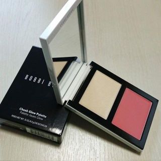 ボビイブラウン(BOBBI BROWN)の限定品　チークグロウパレット　ボビイブラウン　新品　艶肌メイク(チーク)