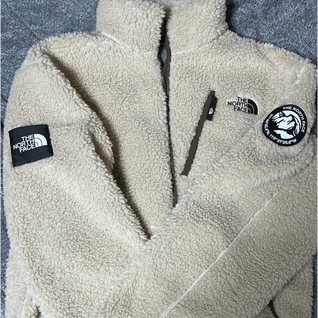 THE NORTH FACE(ザノースフェイス)の新品　ザノースフェイス  リモ　フリース ベージュ XXL  韓国限定 海外限定 メンズのジャケット/アウター(ブルゾン)の商品写真