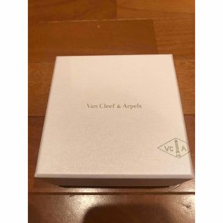 ヴァンクリーフアンドアーペル(Van Cleef & Arpels)のVan Cleef & Arpels ヴァンクリ　白ケース(ネックレス)