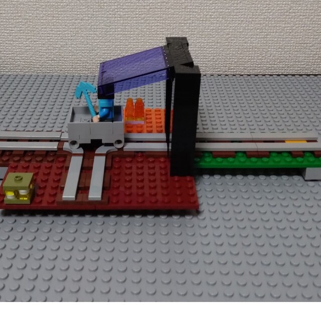 Lego(レゴ)のレゴ　マインクラフト　トロッコとネザーゲート エンタメ/ホビーのおもちゃ/ぬいぐるみ(その他)の商品写真