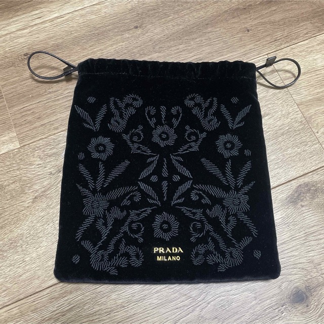 【美品】PRADA ベロア刺繍巾着