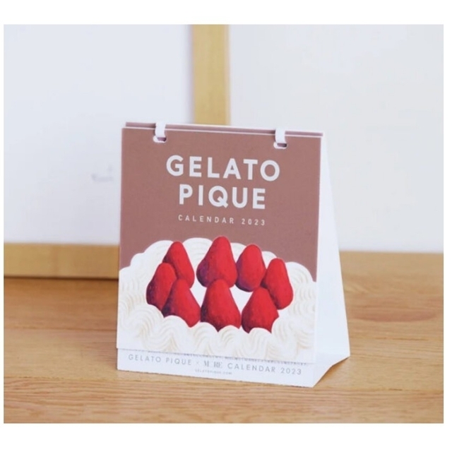 gelato pique(ジェラートピケ)の✾未開封✾　ジェラートピケ　ポーチ&カレンダー　MORE1月号付録 エンタメ/ホビーの雑誌(その他)の商品写真