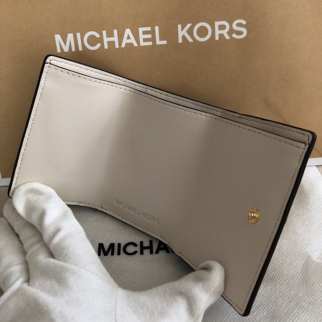Michael Kors(マイケルコース)の新品 マイケルコース 定価28,600円 三つ折り財布 シグネチャー レディースのファッション小物(財布)の商品写真