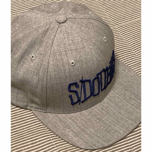 S/DOUBLE(エスダブル)のS/DOUBLE エスダブル キャップ スナップバック グレー　ステューシー メンズの帽子(キャップ)の商品写真