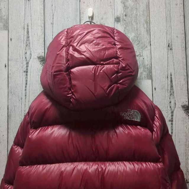 THE NORTH FACE(ザノースフェイス)のノースフェイス　ダウンジャケット　700フィル　レッド　レディースL レディースのジャケット/アウター(ダウンジャケット)の商品写真