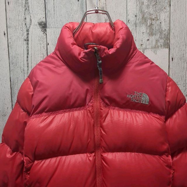 THE NORTH FACE(ザノースフェイス)の【美品】ノースフェイス　ダウンジャケット　700フィル レッド　レディースS レディースのジャケット/アウター(ダウンジャケット)の商品写真