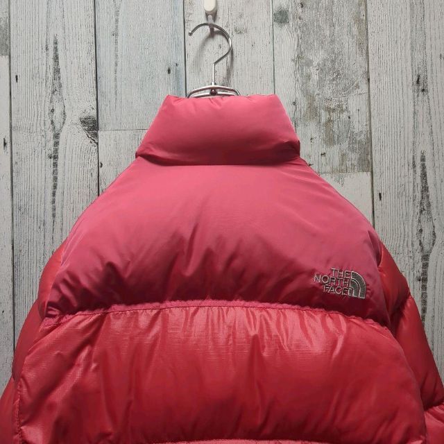 THE NORTH FACE(ザノースフェイス)の【美品】ノースフェイス　ダウンジャケット　700フィル レッド　レディースS レディースのジャケット/アウター(ダウンジャケット)の商品写真