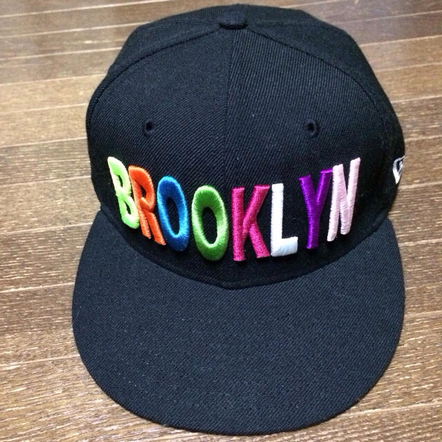 NEW ERA(ニューエラー)のカラフルBROOKLYNロゴ CAP レディースの帽子(キャップ)の商品写真