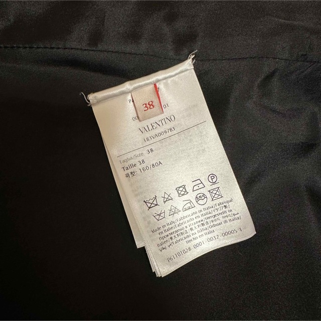 VALENTINO(ヴァレンティノ)の2022 ヴァレンティノ   ワンピース　ツイード  黒　スタッズ　ドレス レディースのワンピース(ひざ丈ワンピース)の商品写真