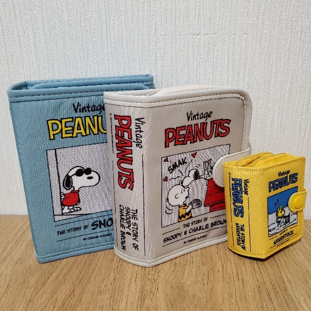 SNOOPY(スヌーピー)のSNOOPY ブック型ポーチ エンタメ/ホビーのエンタメ その他(その他)の商品写真