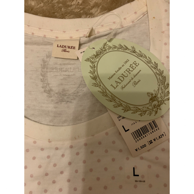 LADUREE(ラデュレ)のラデュレ　ユニクロ　UT コラボTシャツ　Lサイズ　新品未使用品 レディースのトップス(Tシャツ(半袖/袖なし))の商品写真