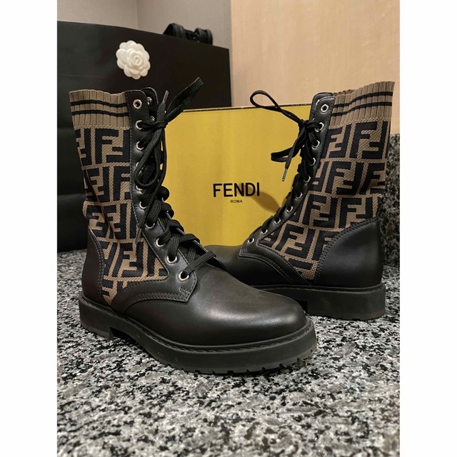 FENDI(フェンディ)のFendi ブーツ レディースの靴/シューズ(ブーツ)の商品写真