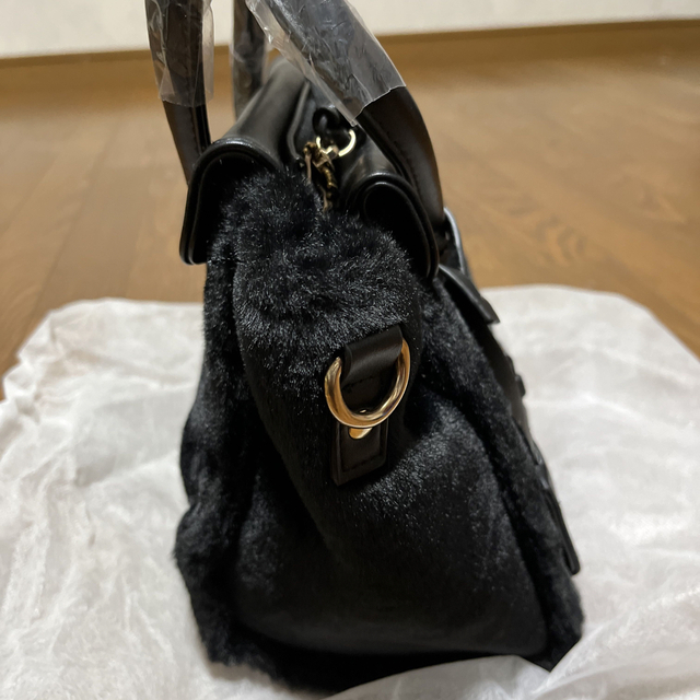 フェイクファーバッグ　黒 レディースのバッグ(ハンドバッグ)の商品写真