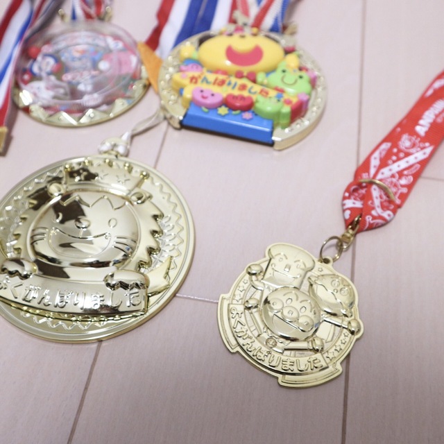 アンパンマン(アンパンマン)の保育園　幼稚園　運動会　がんばりましたメダル　8個セット エンタメ/ホビーのおもちゃ/ぬいぐるみ(キャラクターグッズ)の商品写真