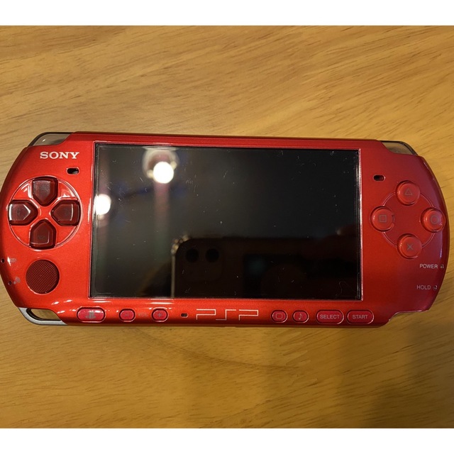 SONY(ソニー)のSONY PSP3000 美品　ラディアントレッド　本体　ケース　充電器セット エンタメ/ホビーのゲームソフト/ゲーム機本体(携帯用ゲーム機本体)の商品写真