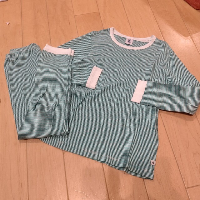 PETIT BATEAU(プチバトー)のPB  ポケッタブルパジャマ 8a キッズ/ベビー/マタニティのキッズ服男の子用(90cm~)(パジャマ)の商品写真