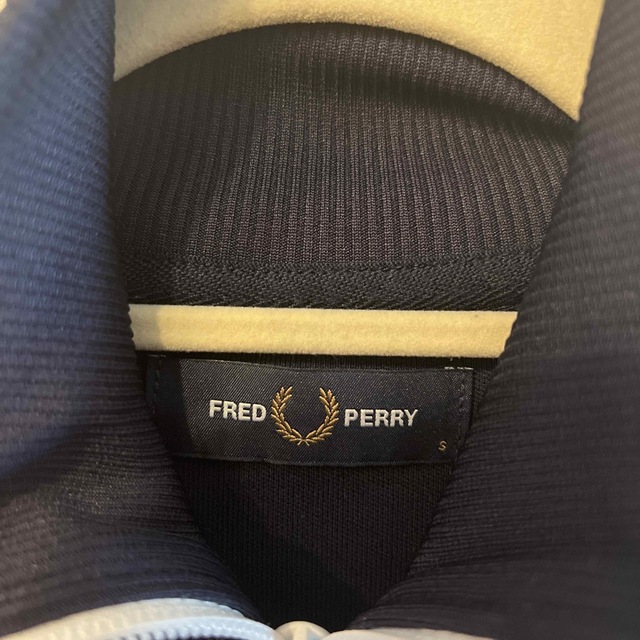 FRED PERRY(フレッドペリー)のFRED PERRY メンズのジャケット/アウター(ダウンジャケット)の商品写真
