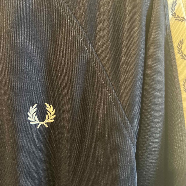 FRED PERRY(フレッドペリー)のFRED PERRY メンズのジャケット/アウター(ダウンジャケット)の商品写真