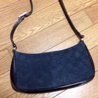 グッチ(GUCCI)の値下げ☆GUCCIアクセサリーバッグ 黒(クラッチバッグ)