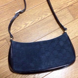 グッチ(Gucci)の値下げ☆GUCCIアクセサリーバッグ 黒(クラッチバッグ)