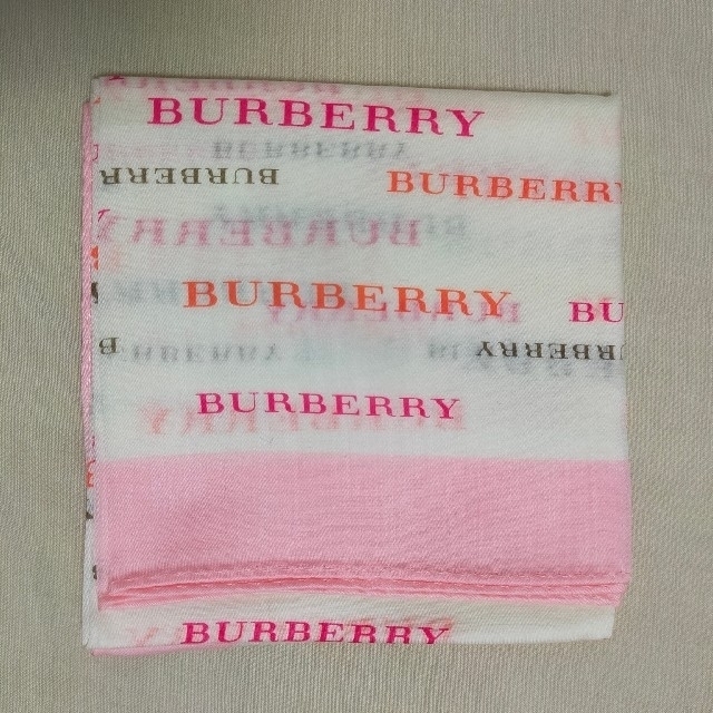 BURBERRY(バーバリー)のバーバリー BURBERRY ハンカチ ロゴ ハート フラワー レディースのファッション小物(ハンカチ)の商品写真